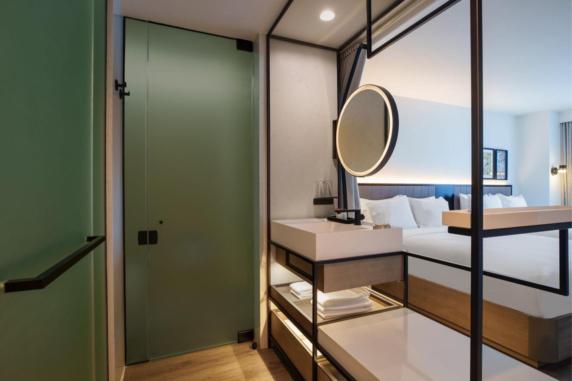 Renaissance Flushing At Tangram