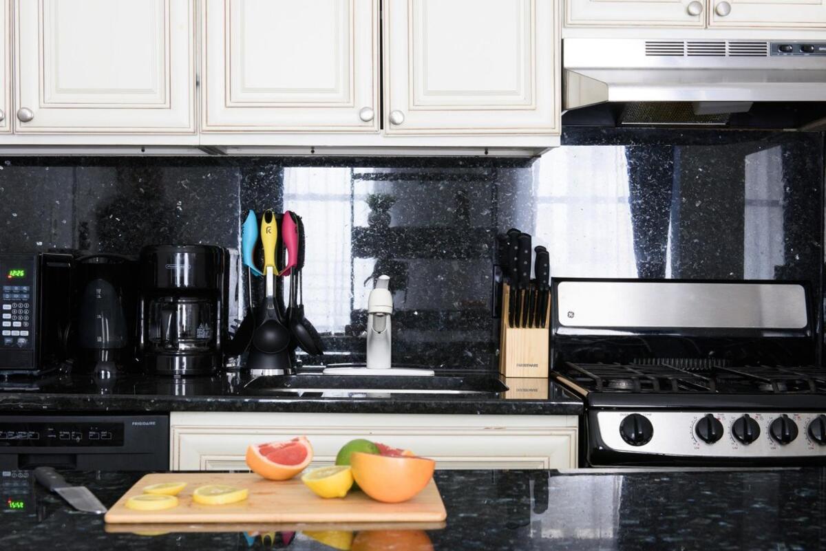 26-2b Gramercy Large 1br Wd In Unit Courtyard Apartment