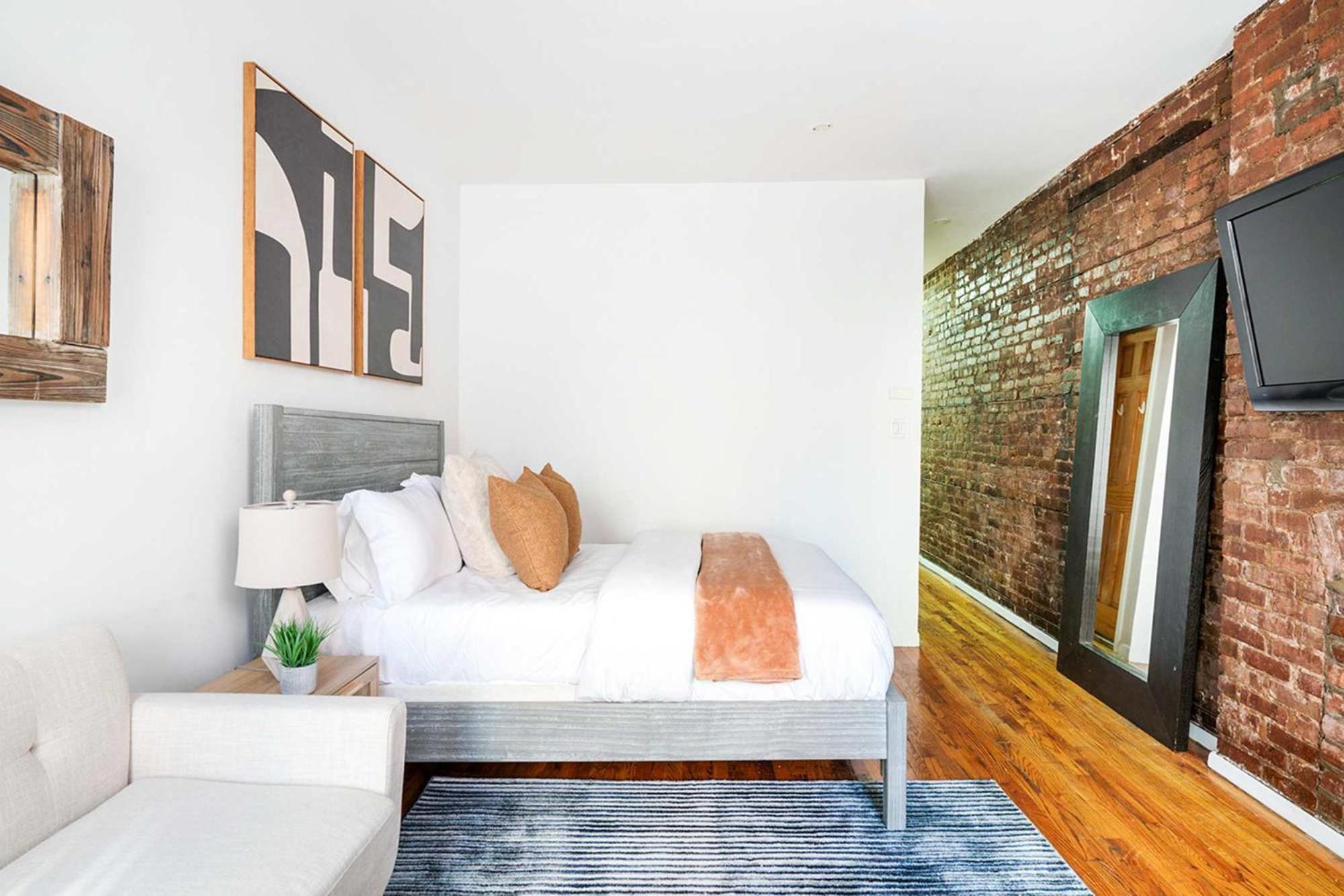 26-3a Gramercy W&d Outdoor Courtyard