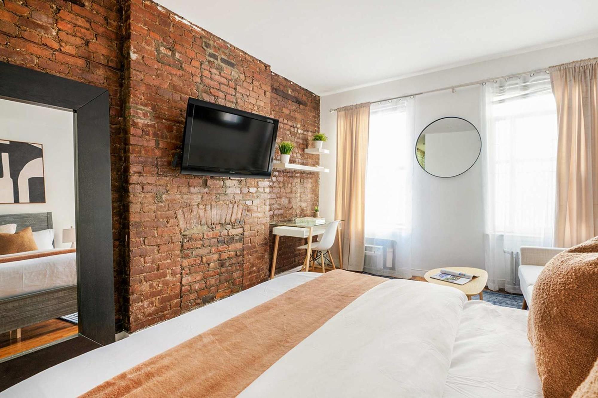 26-3a Gramercy W&d Outdoor Courtyard Apartment