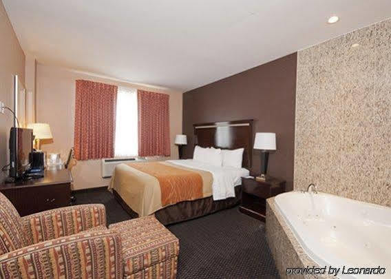 Hotel Travelodge By Wyndham Queens 3*