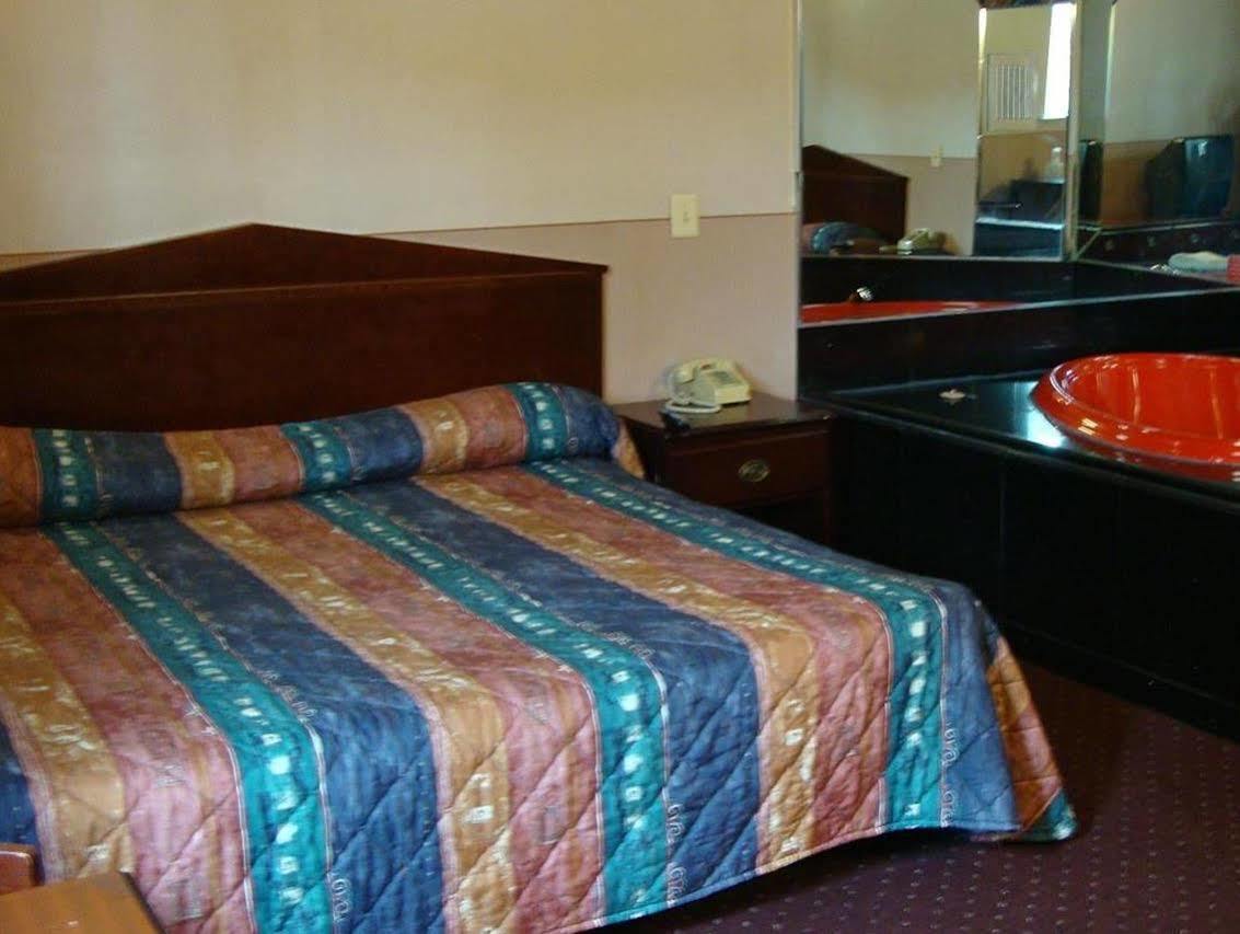 Riviera Motor Brooklyn Hotel New York