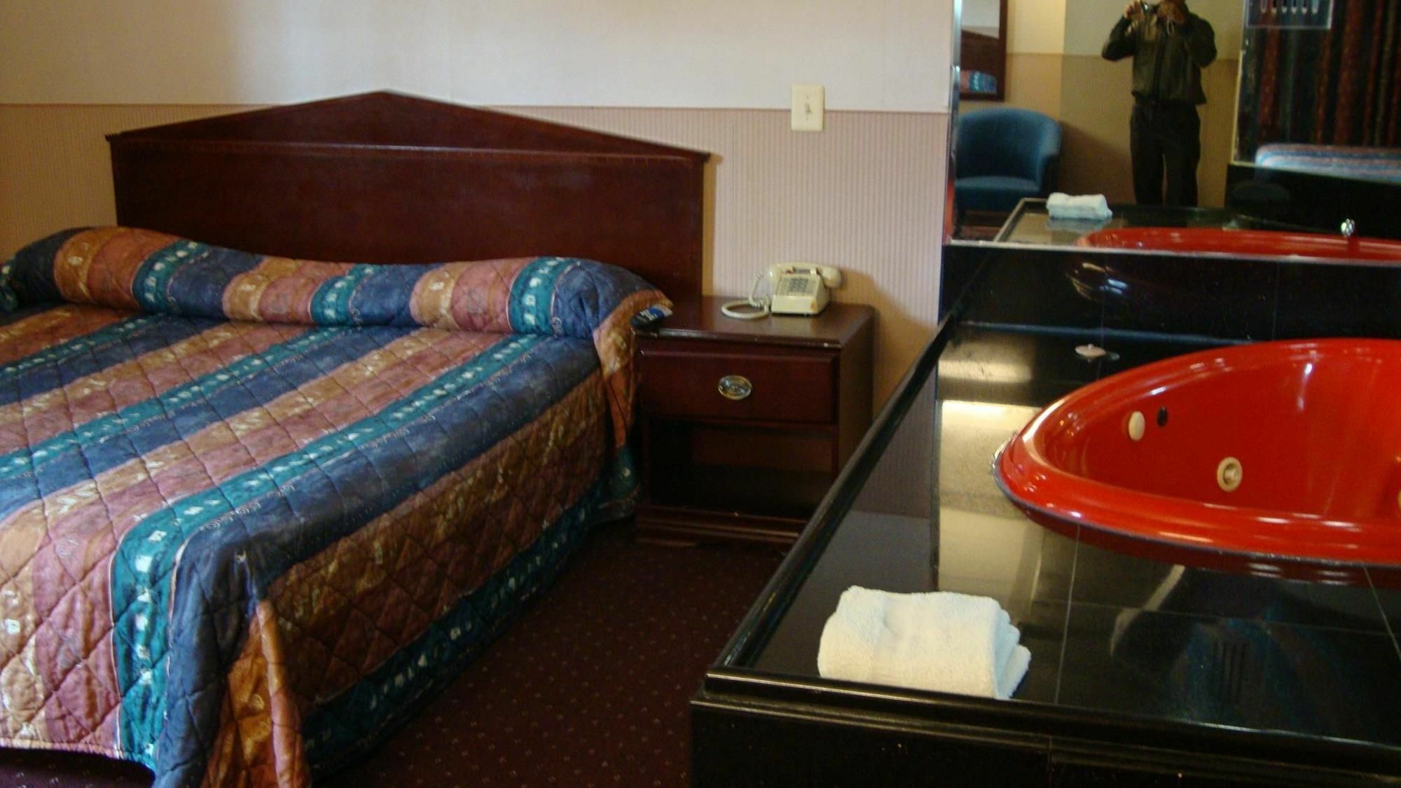 Riviera Motor Brooklyn Hotel