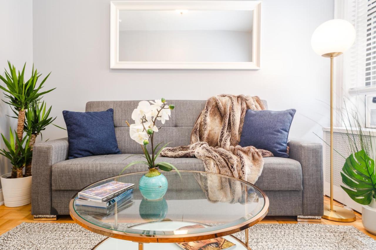 Amazing 2 Bedroom/3bed Full Time Square/broadway/central Park Apartment