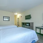 Ozone Inn & Suites