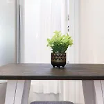 24-17 Renovated Studio Prime Location Wd