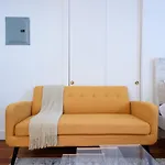 24-17 Renovated Studio Prime Location Wd