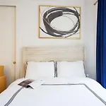 24-17 Renovated Studio Prime Location Wd