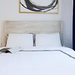 24-17 Renovated Studio Prime Location Wd