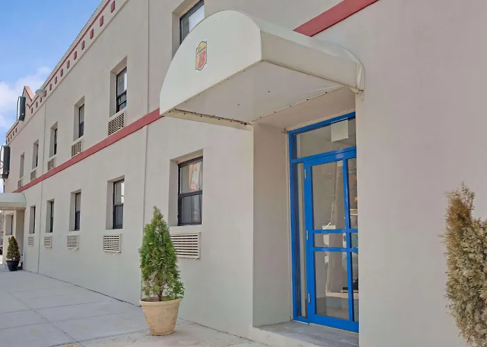 Super 8 By Wyndham Long Island City Lga Hotel
