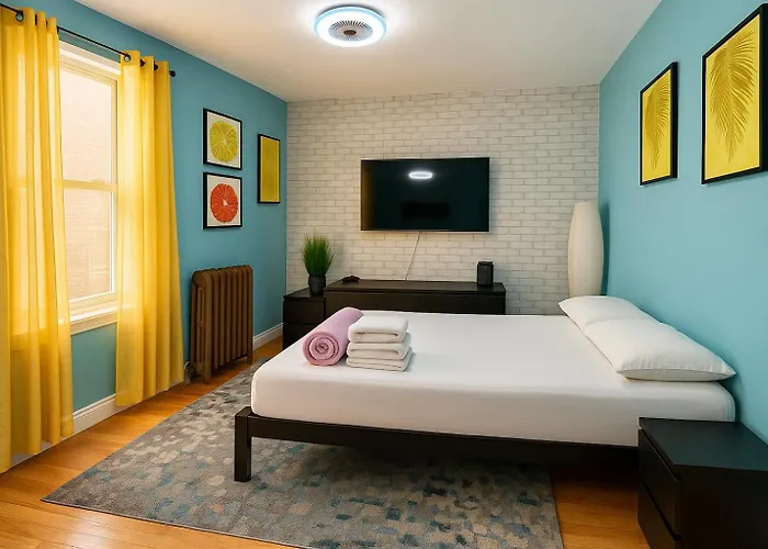 Modern Xl Queen Room Comfort & Character In Harlem
