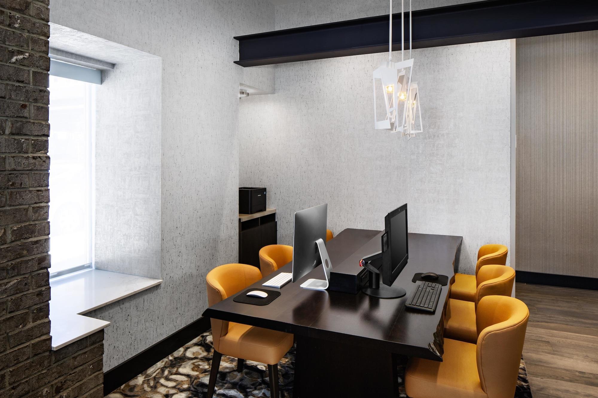Hyatt Place Long Island 3*