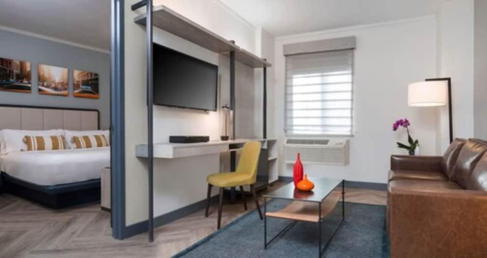 Citadines Connect Fifth Avenue Hotel