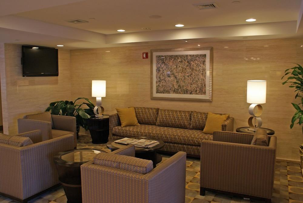 Holiday Express Maspeth By Ihg Hotel
