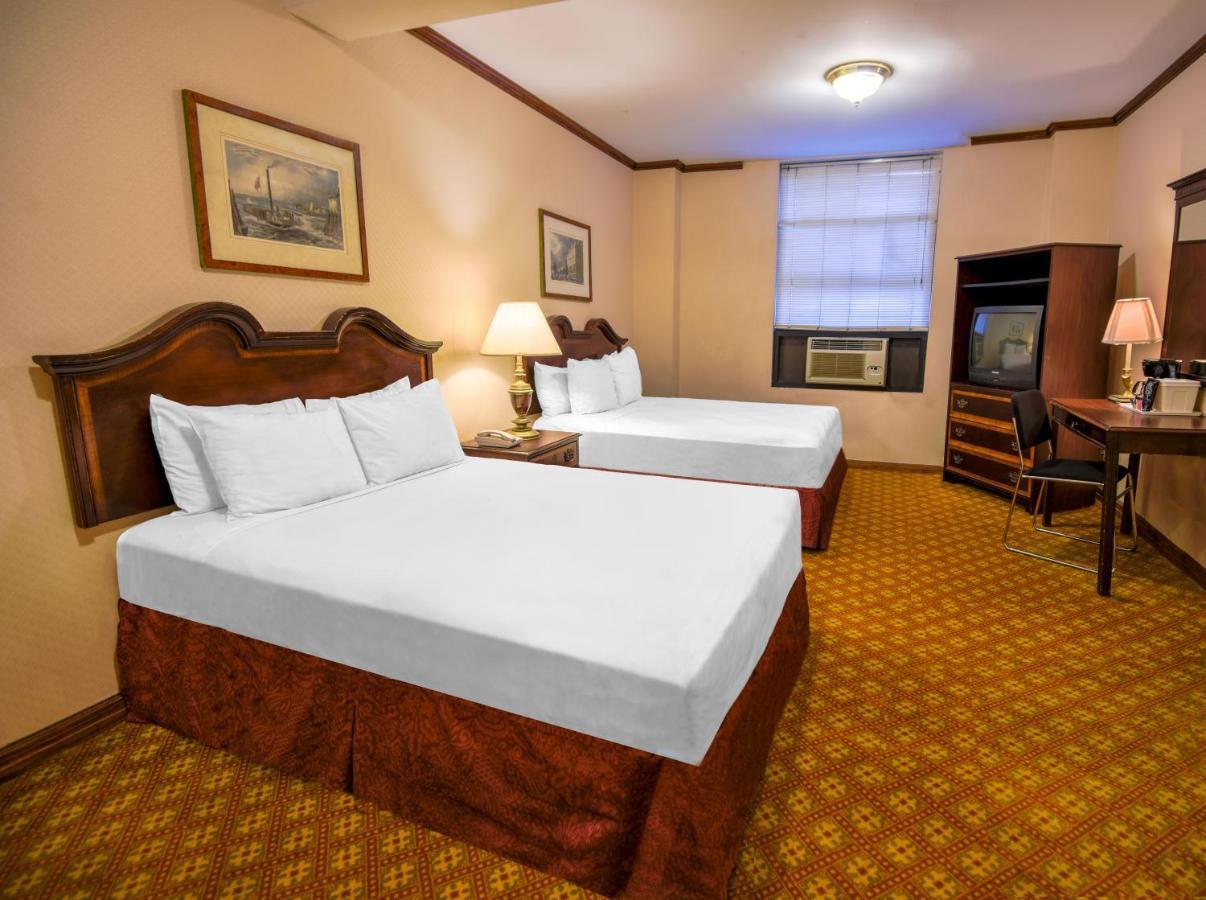 Night Broadway Hotel 3*