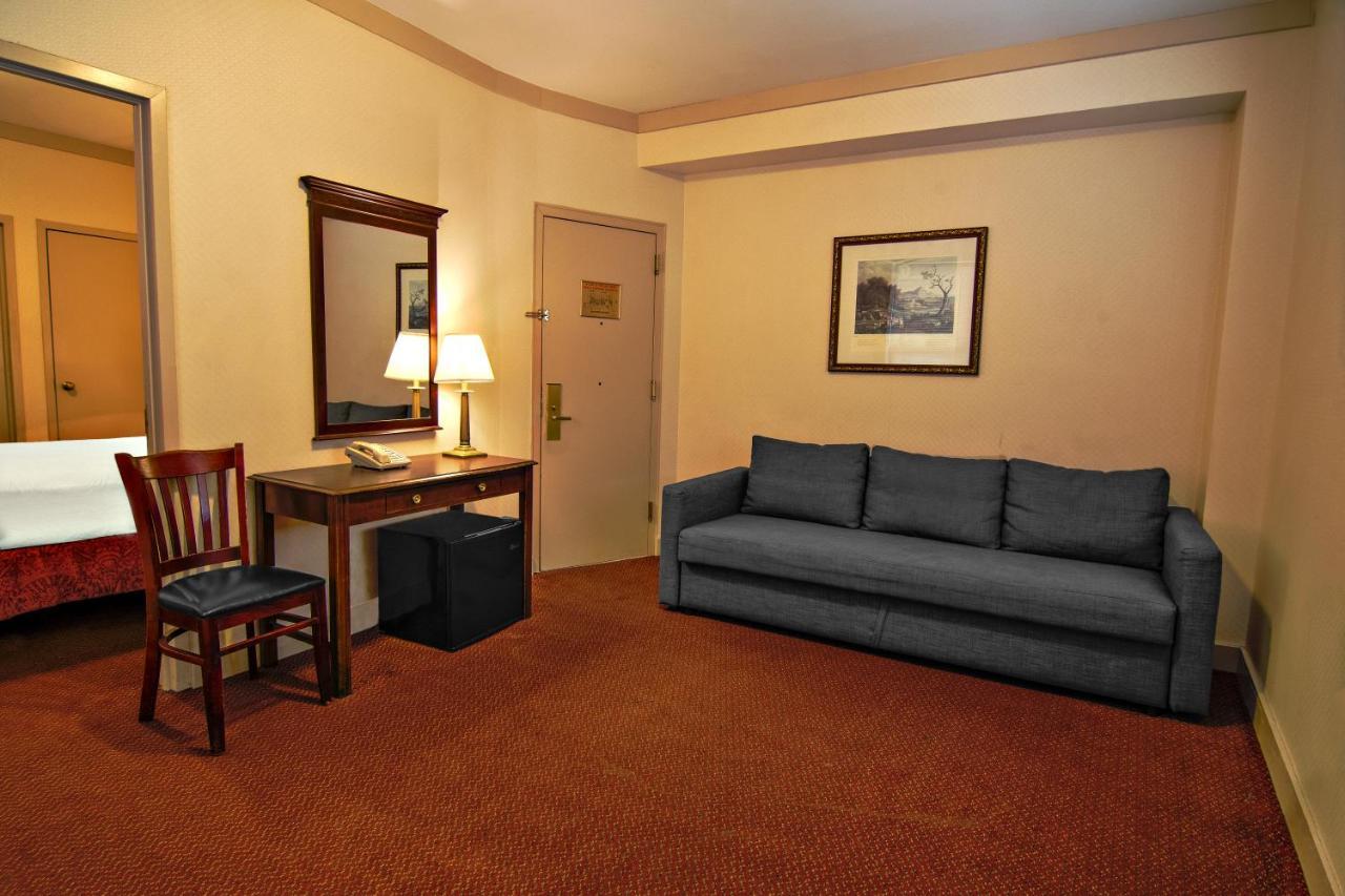 Hotel Night Broadway