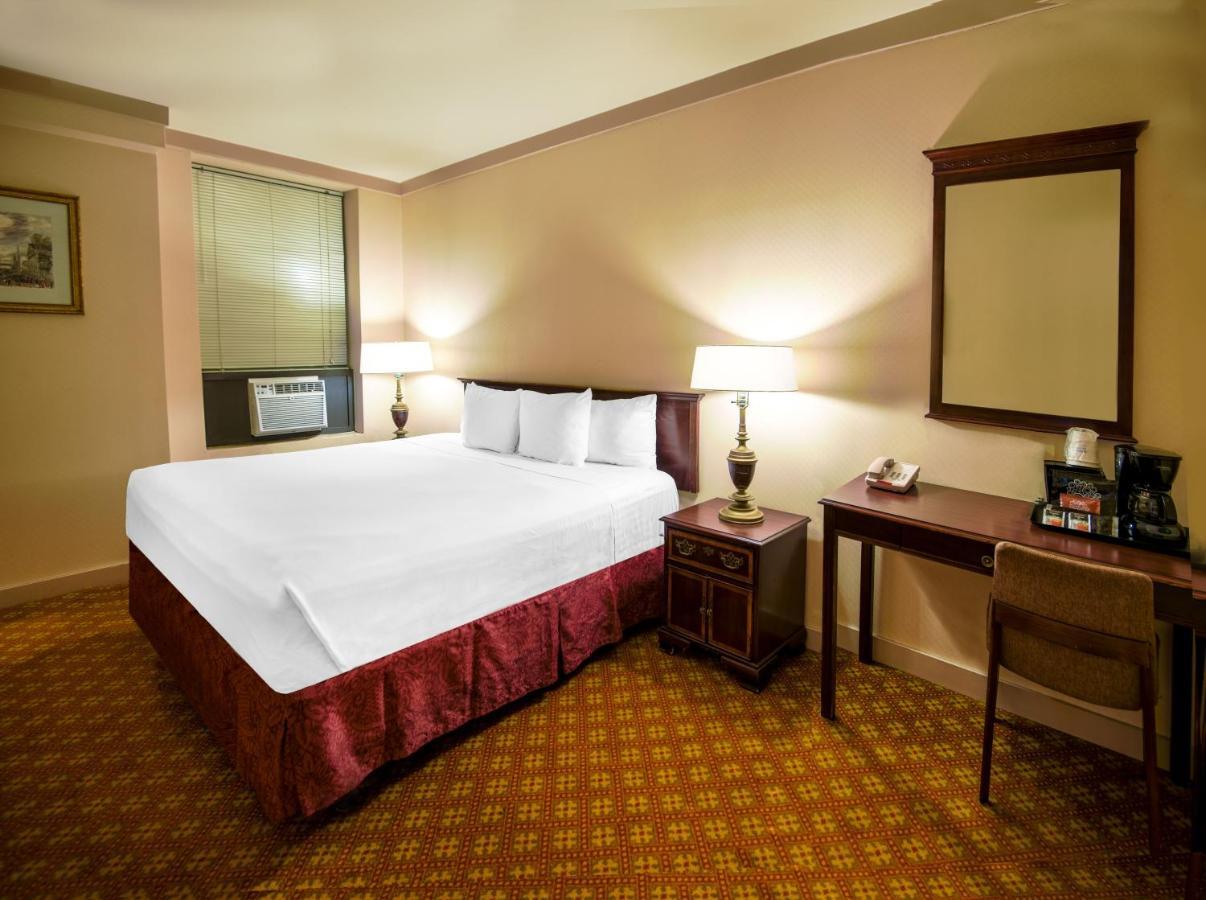 Night Broadway Hotel New York