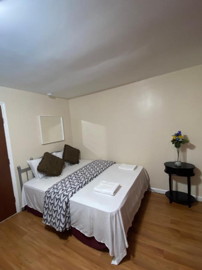 Guest house A Great In Queens *