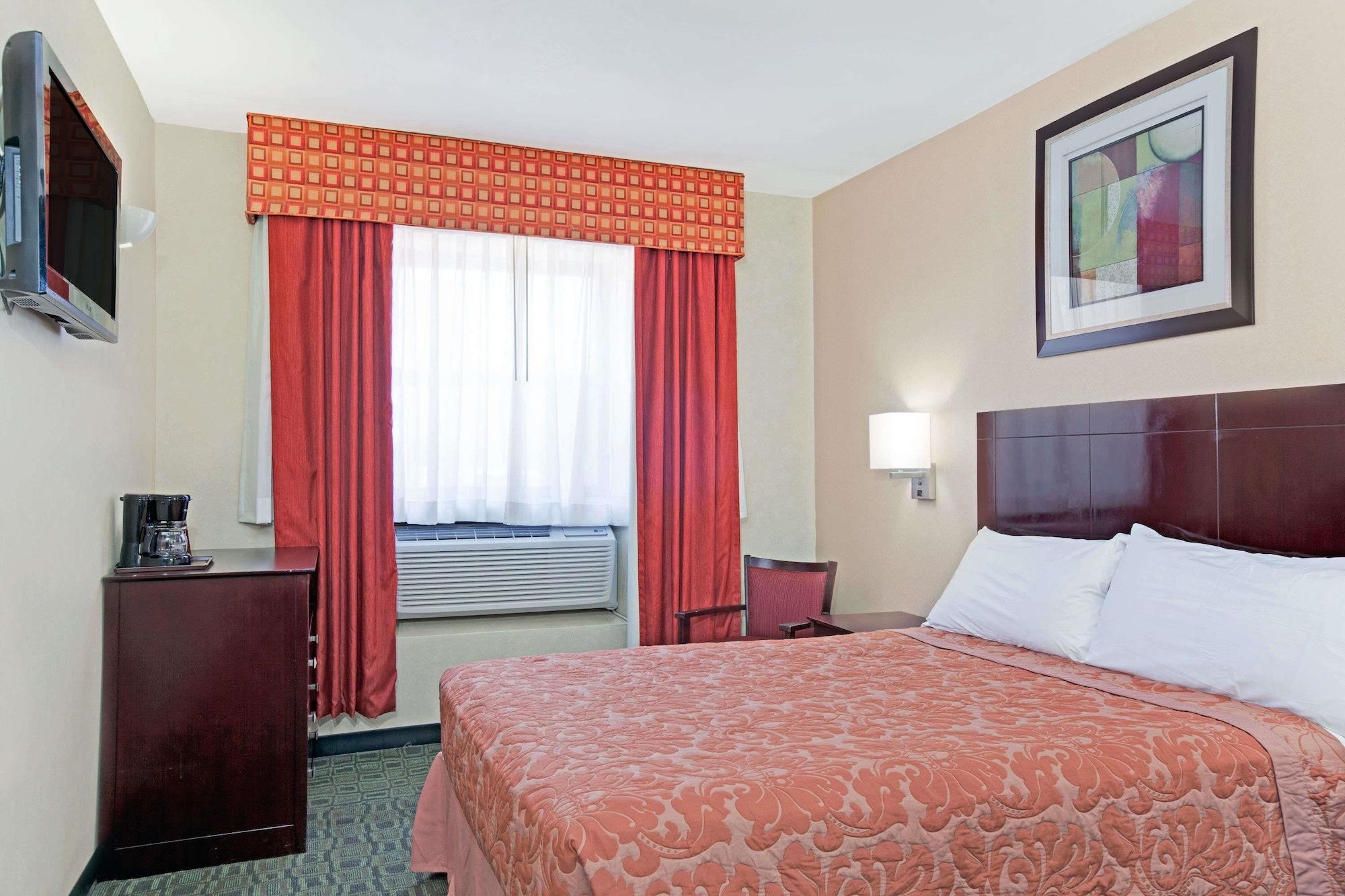 Super 8 By Wyndham Long Island City Lga Hotel 2*