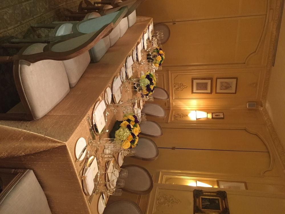 Plaza Athenee Hotel