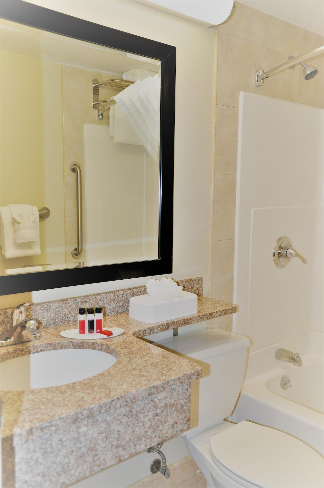 Ramada By Wyndham Staten Island Hotel 3*