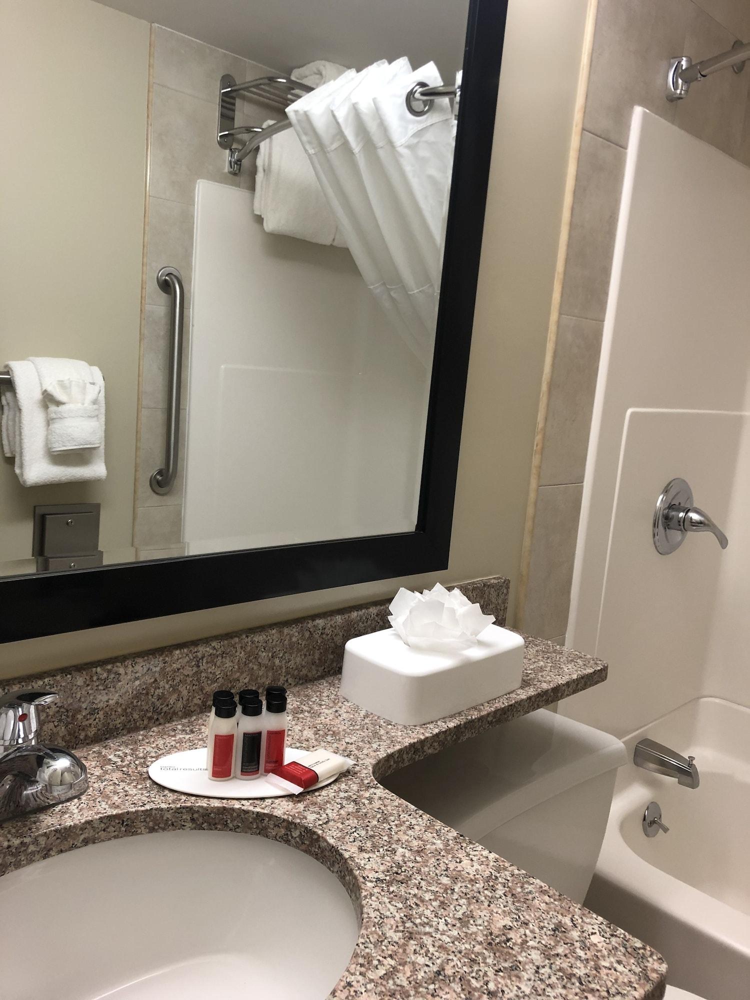 Ramada By Wyndham Staten Island Hotel