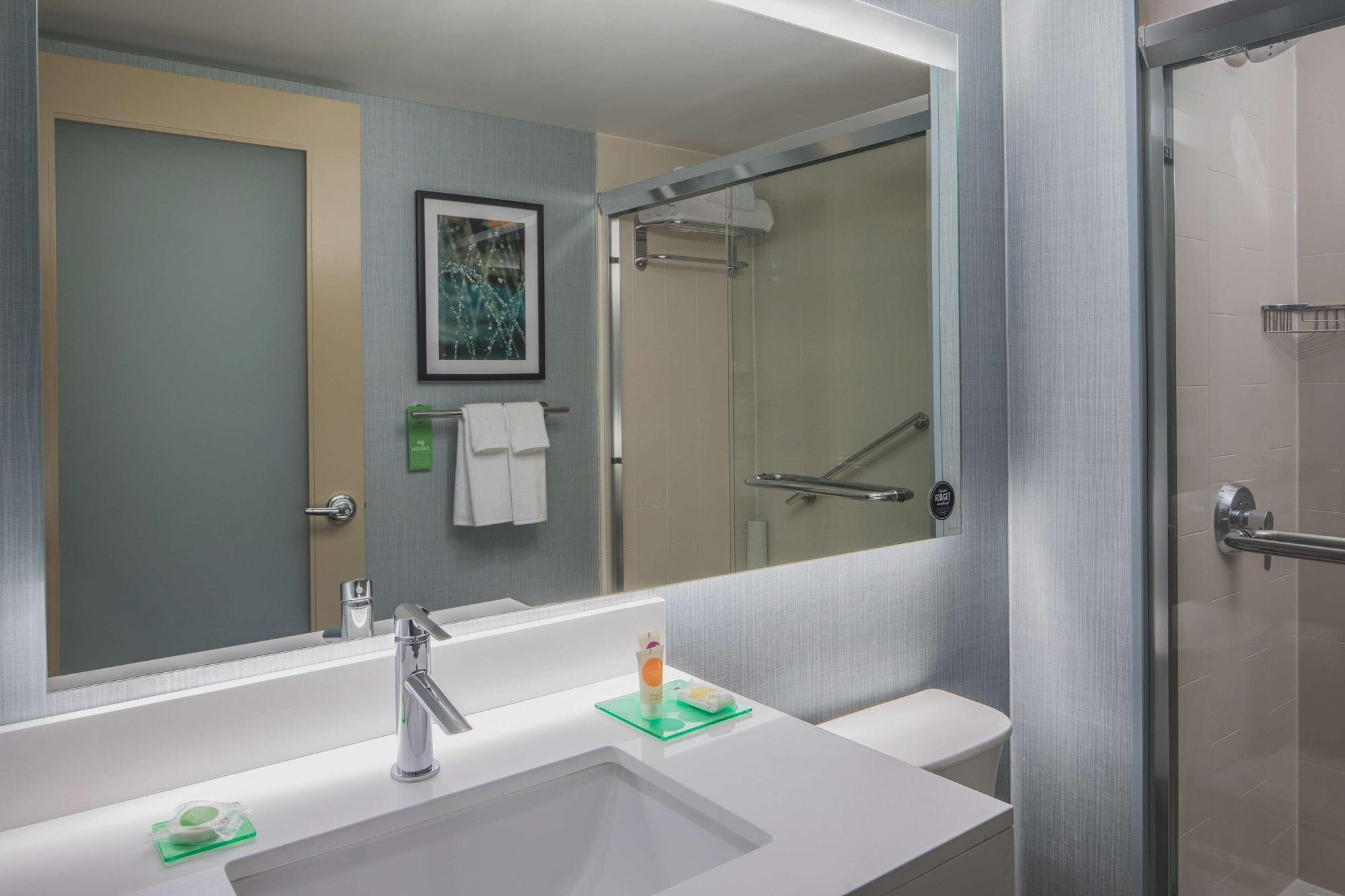 Hyatt Place Long Island Hotel 3*