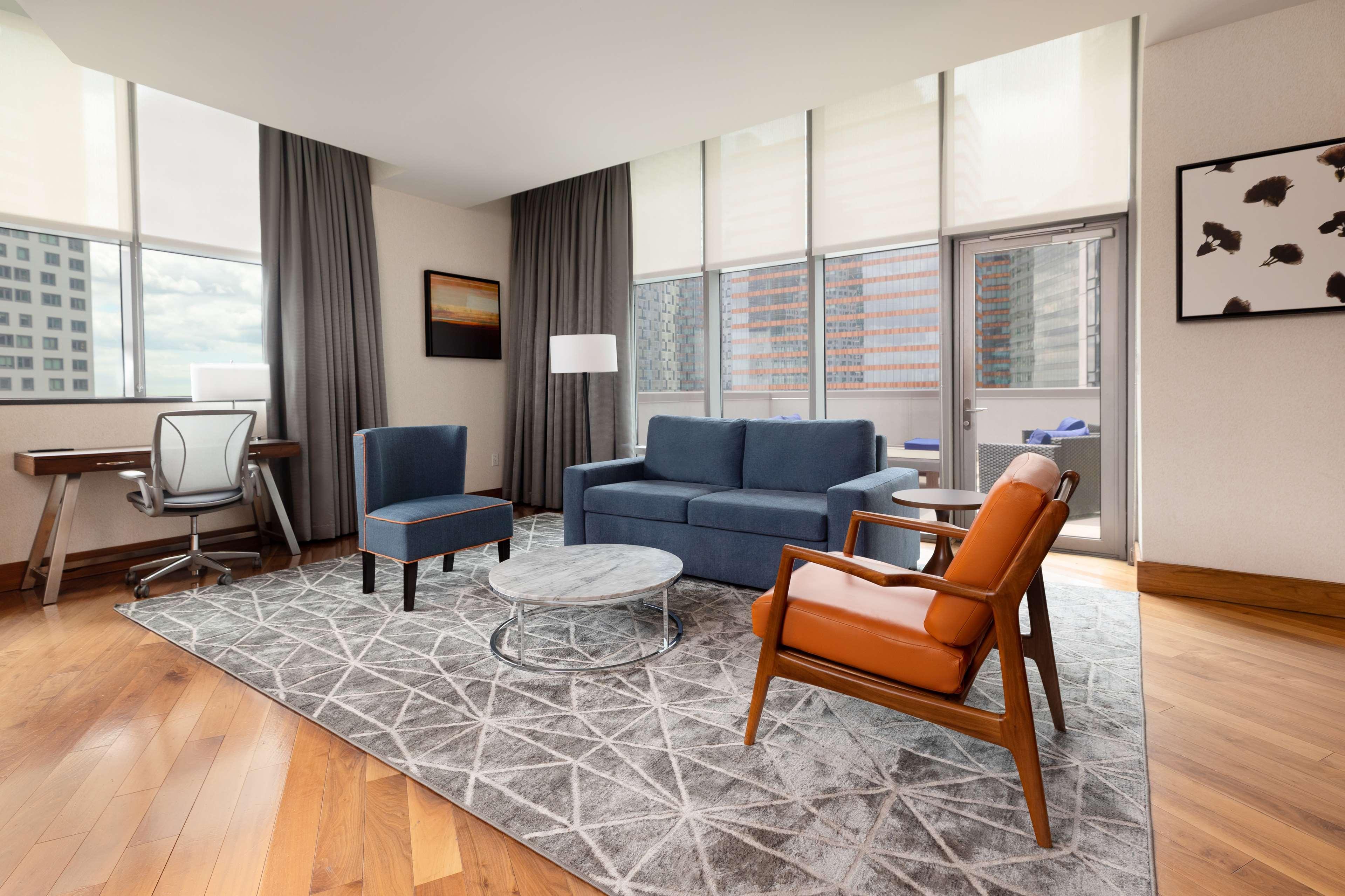 Hilton Garden Long Island Hotel 3*