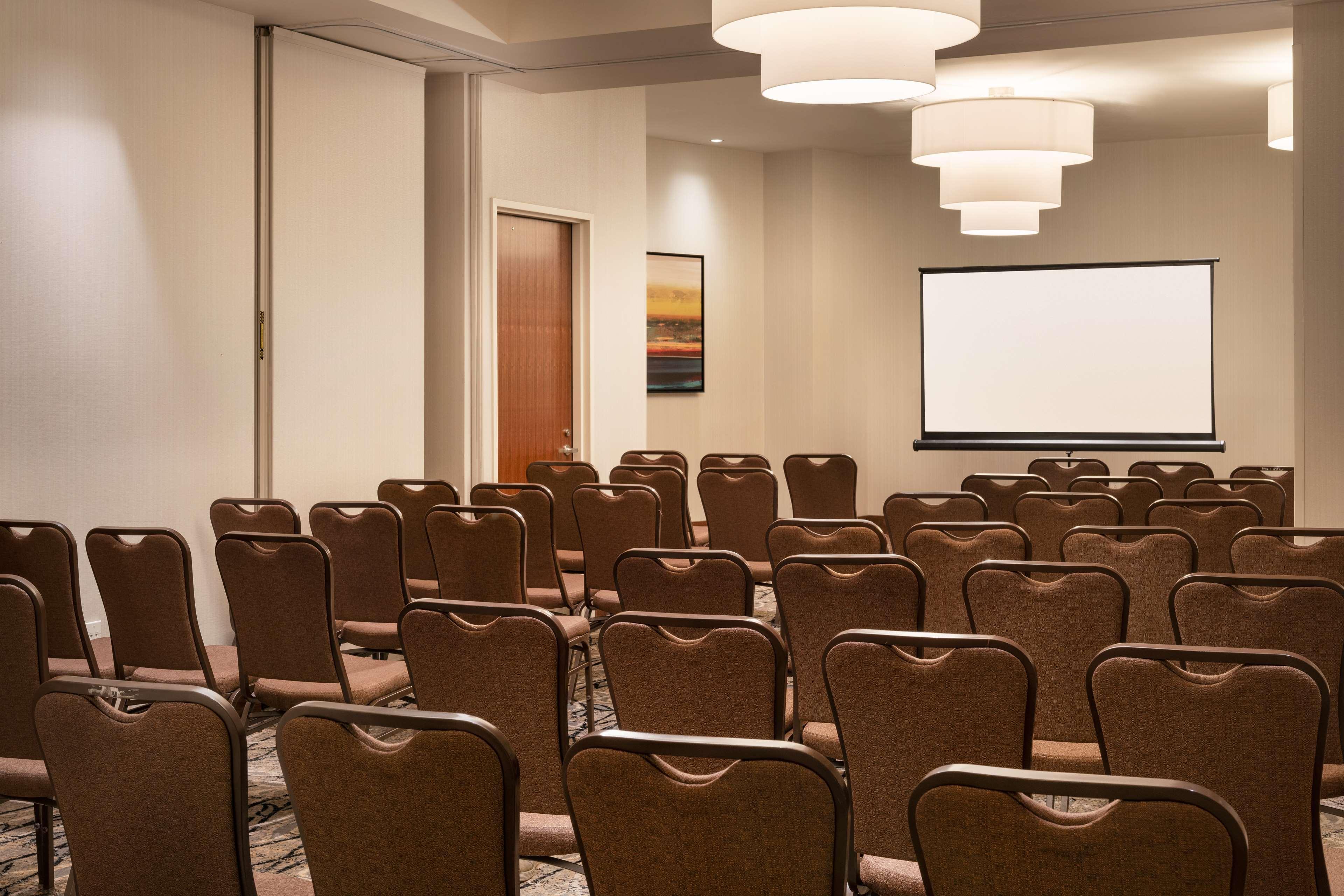 Hilton Garden Long Island Hotel