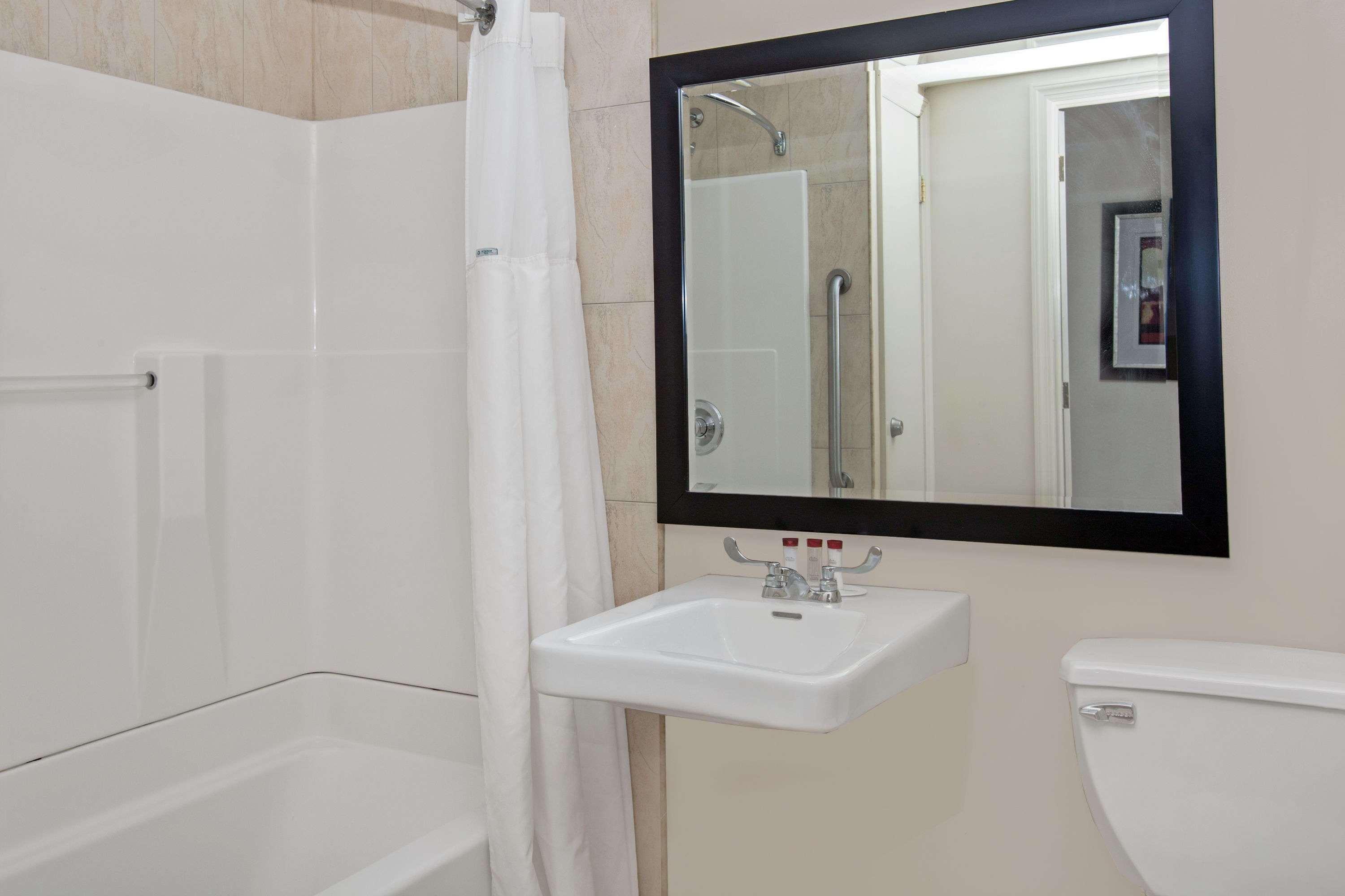Ramada By Wyndham Staten Island Hotel