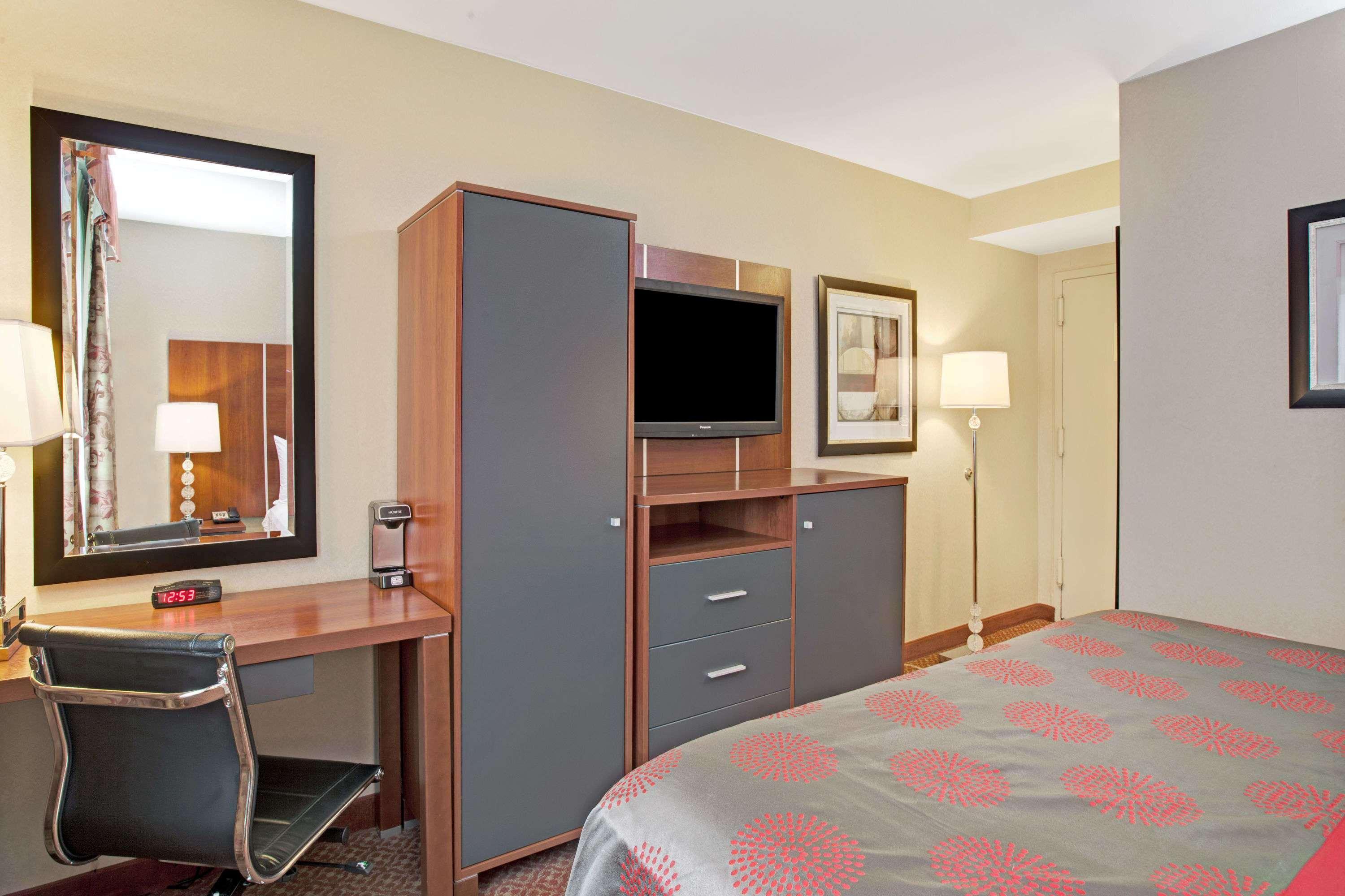 Hotel Ramada By Wyndham Staten Island