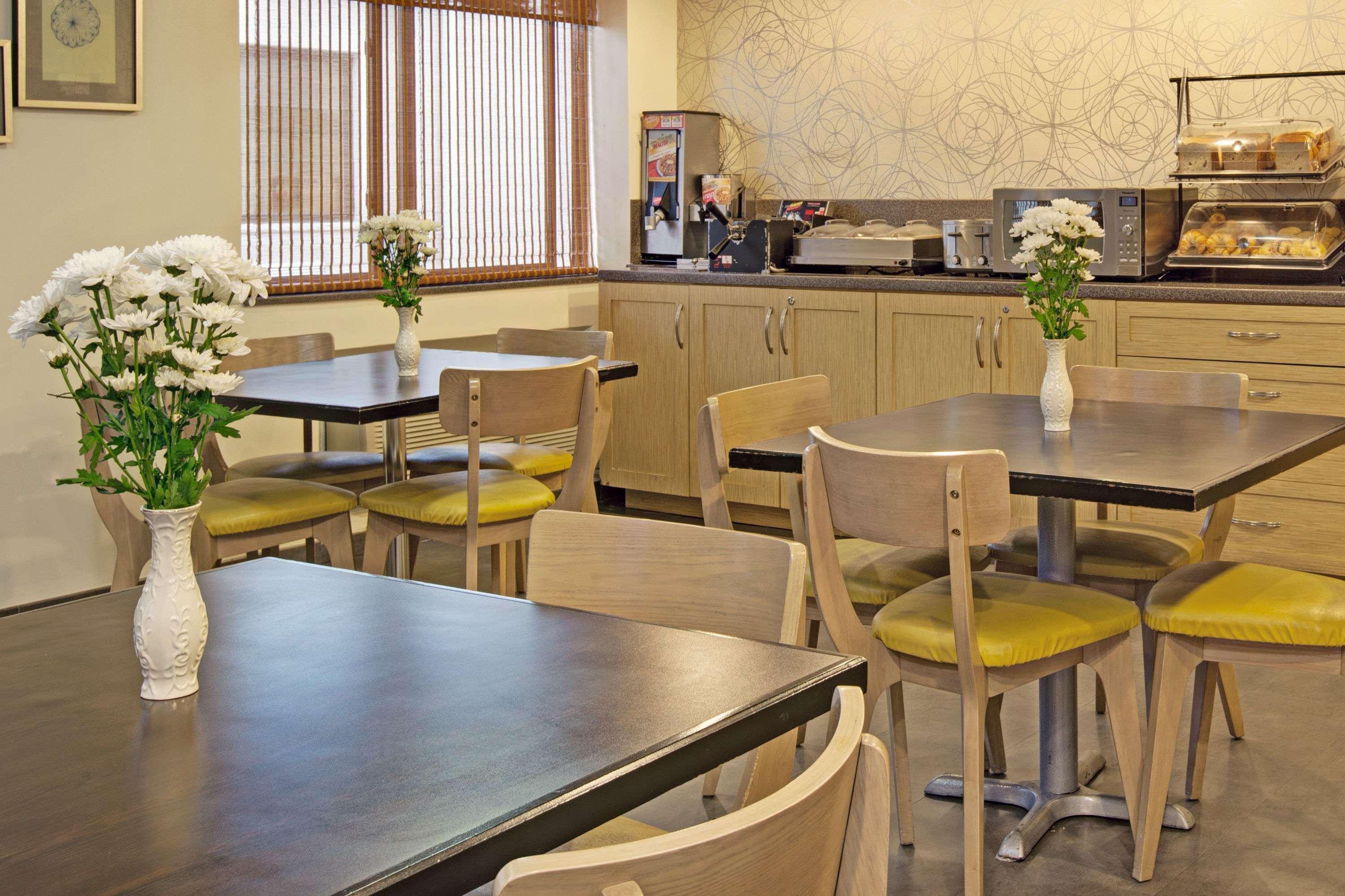 Ramada By Wyndham Staten Island Hotel 3*