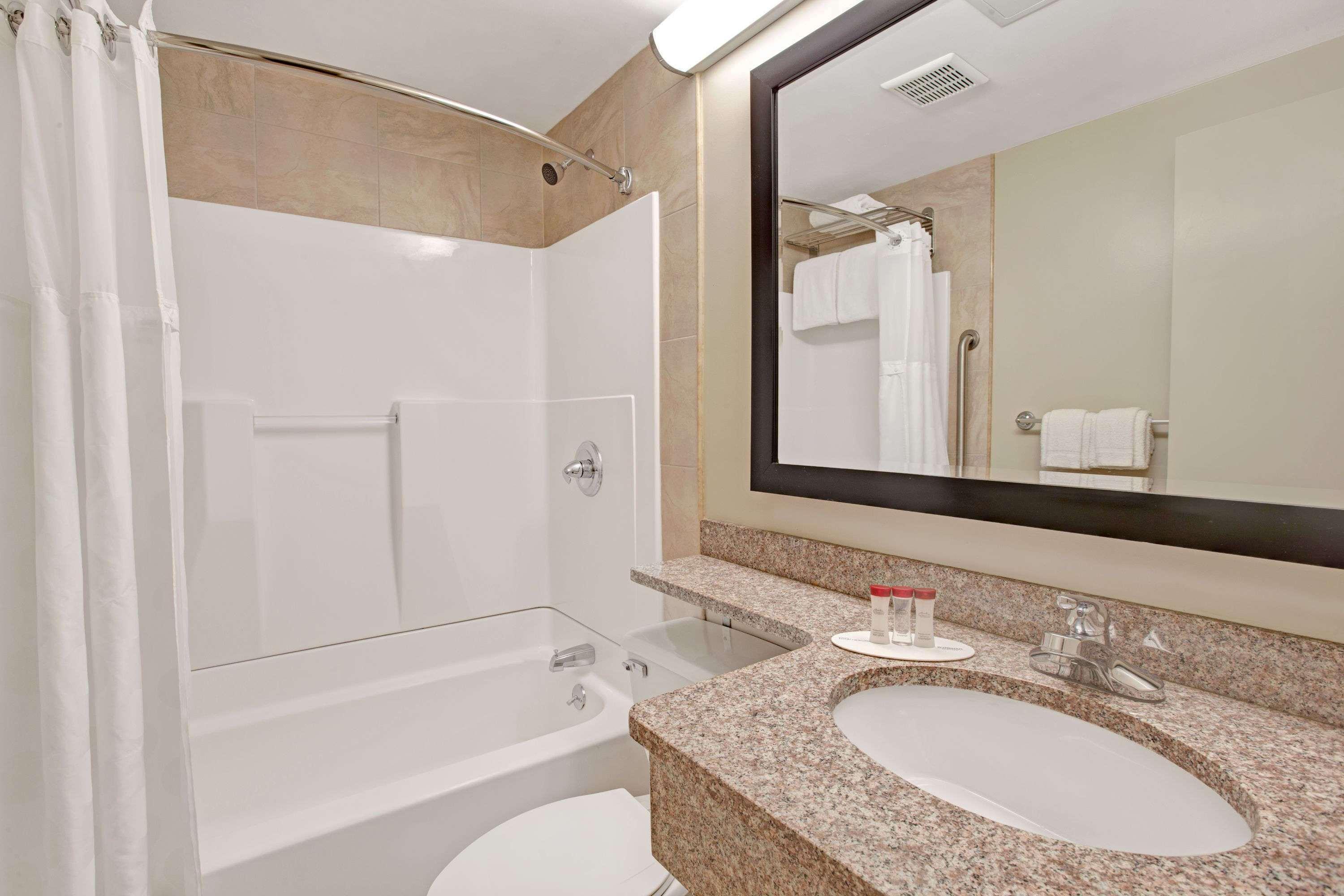 Ramada By Wyndham Staten Island 3* New York