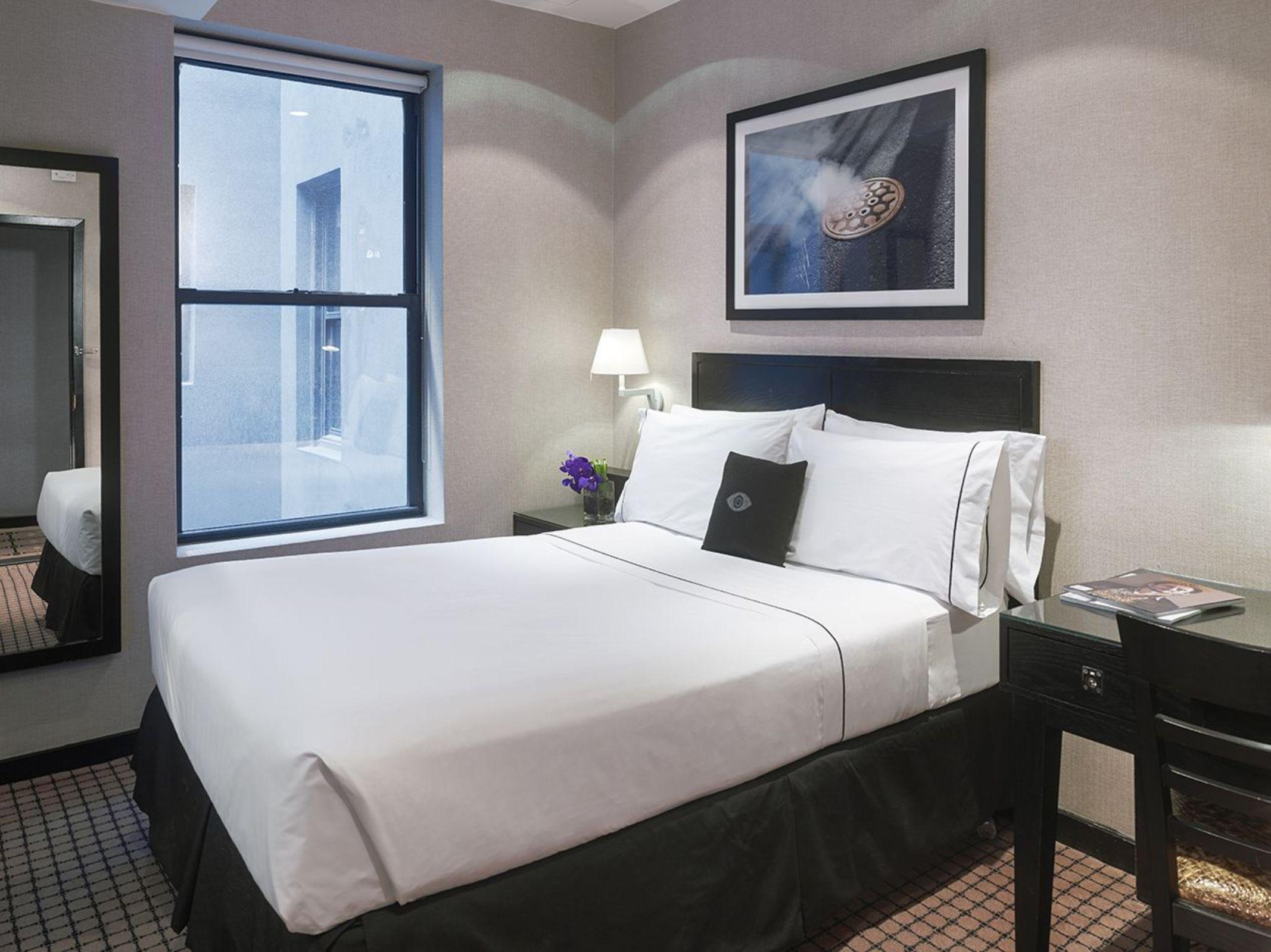 Oyo Times Square 4*