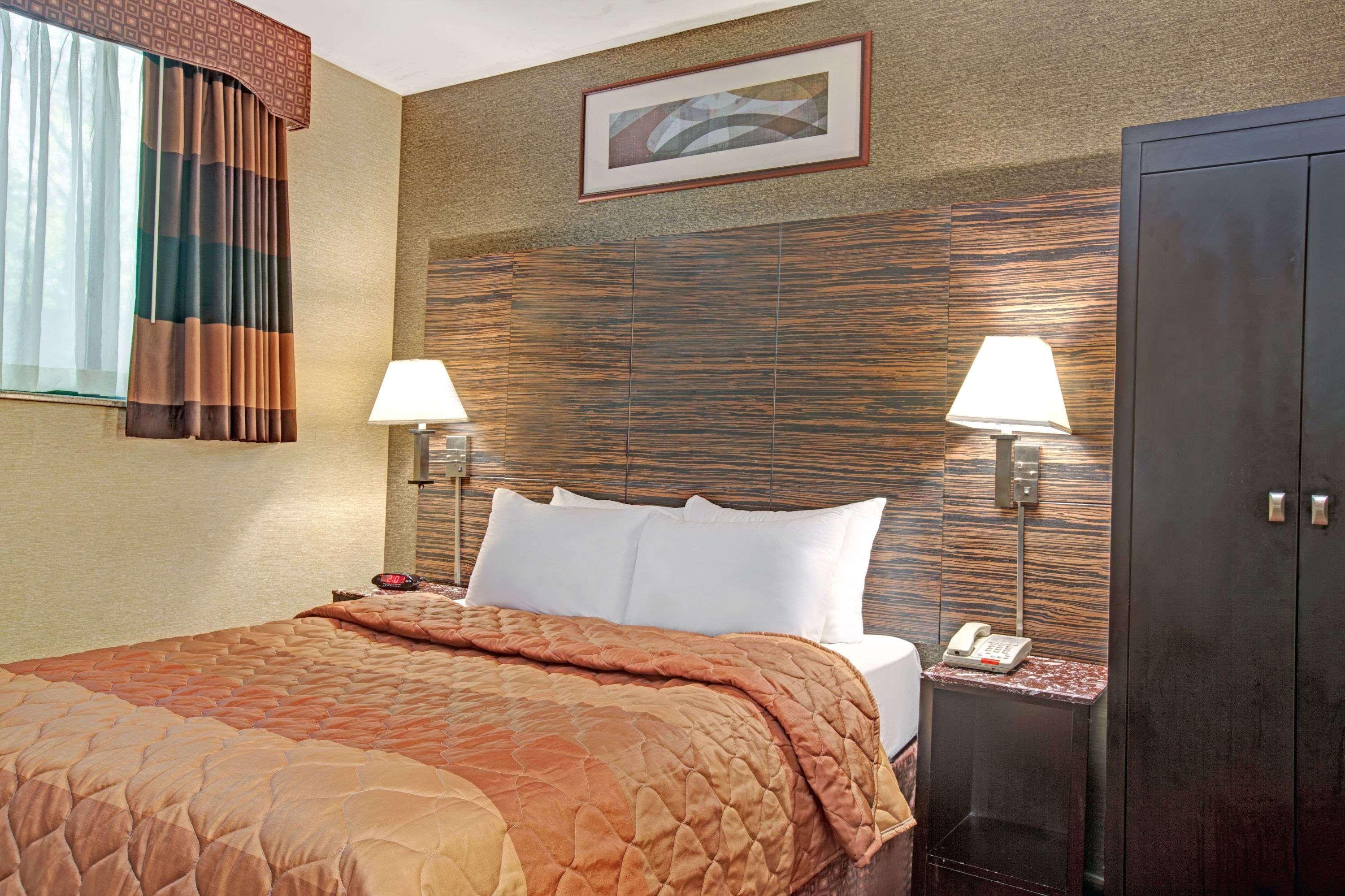 Hotel Days By Wyndham Brooklyn New York