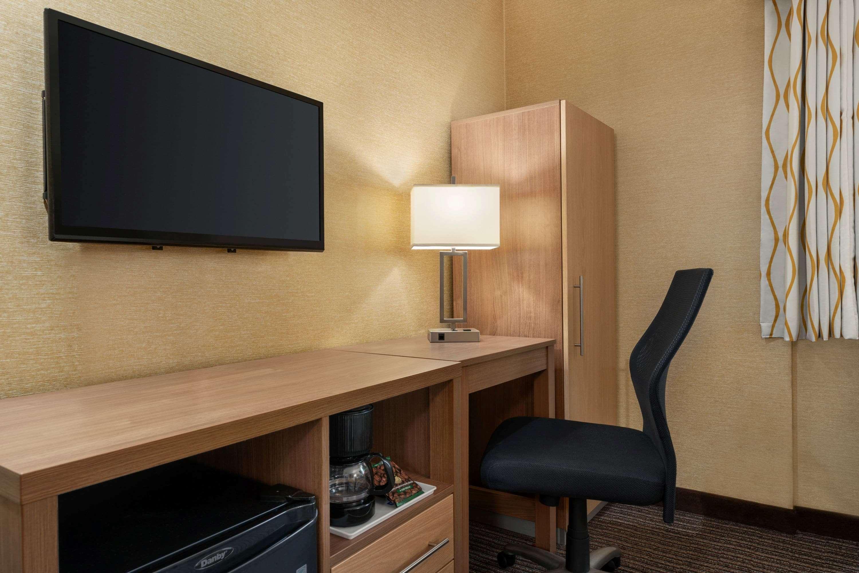 Days By Wyndham Brooklyn Hotel 2*