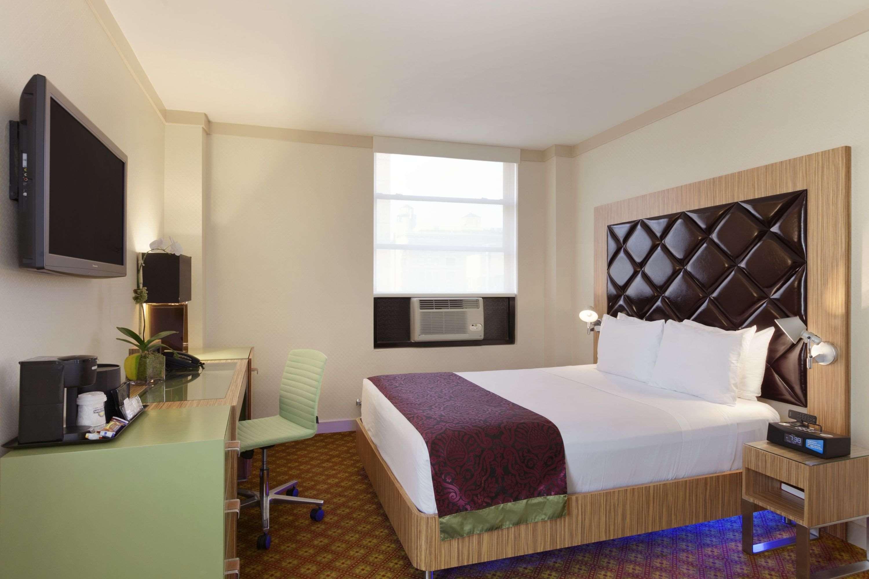 Hotel Night Broadway