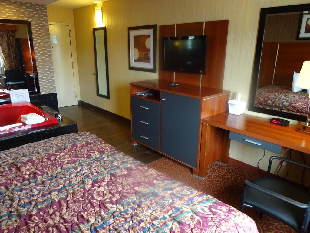 Hotel Ramada By Wyndham Staten Island