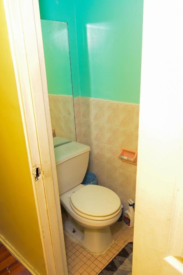 Homestay One-bed-that-will-hold-a-family-of-two-people