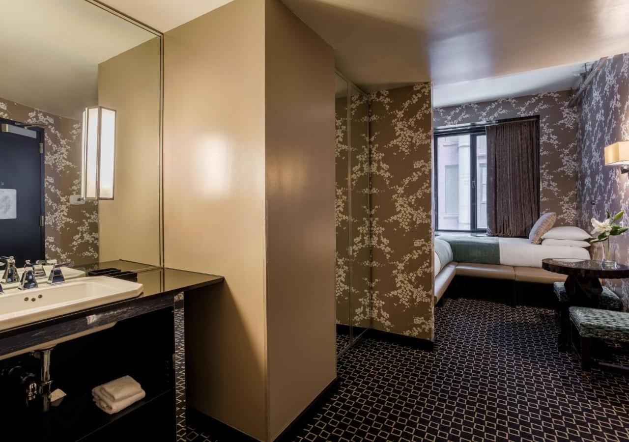 45 Times Square Hotel 3*