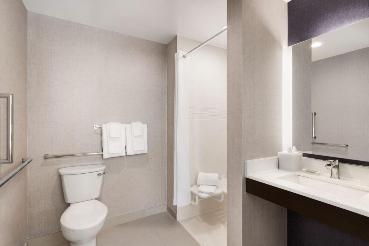 By Marriott Jfk Airport New York
