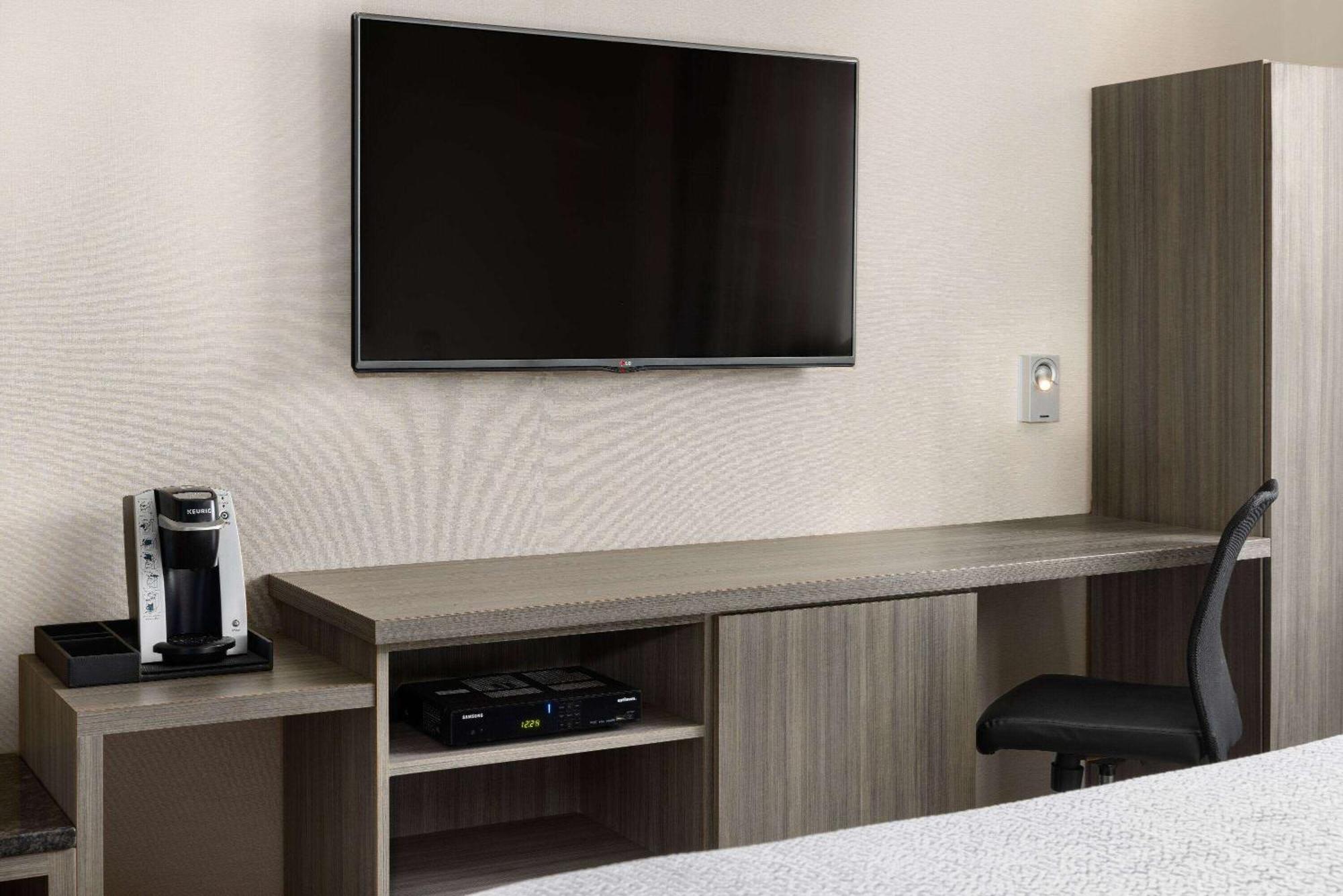 Ramada By Wyndham Bronx Hotel 3*