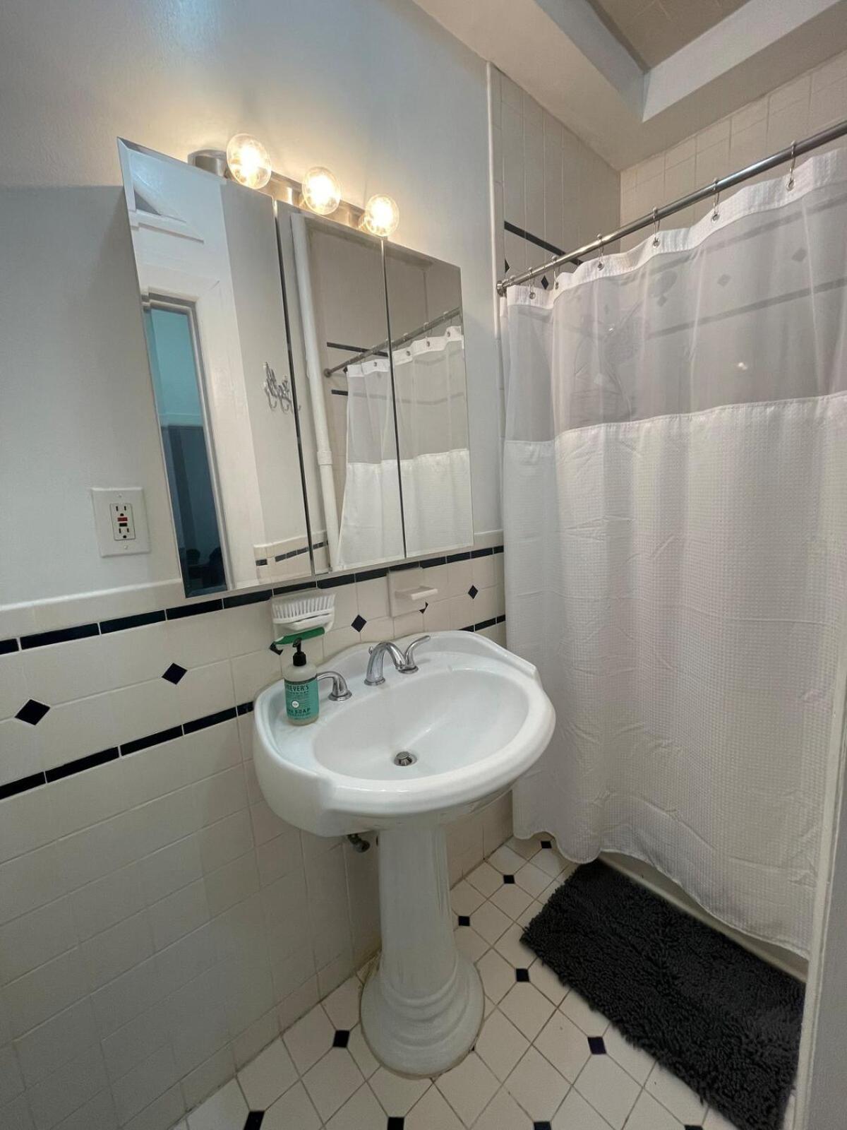 Guest house Comfy By Columbus Circle
