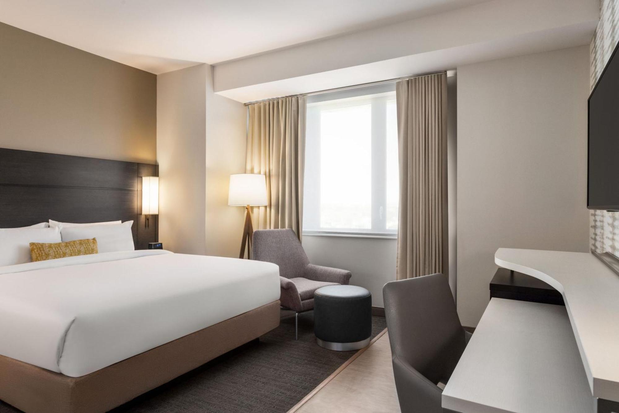 By Marriott Jfk Airport 3*