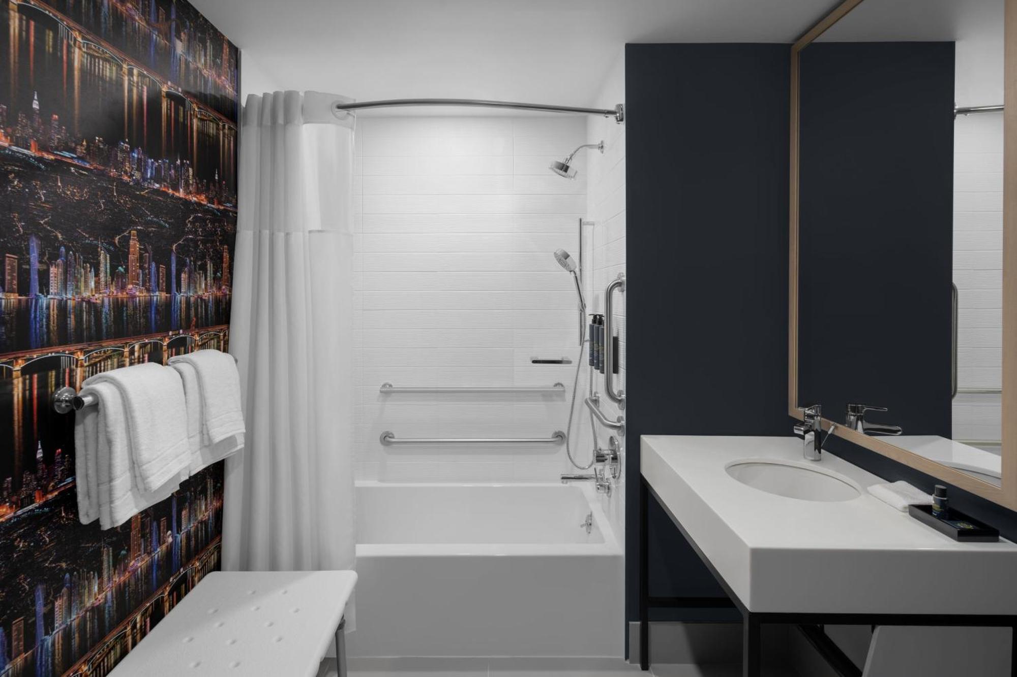Aloft Chelsea 4*