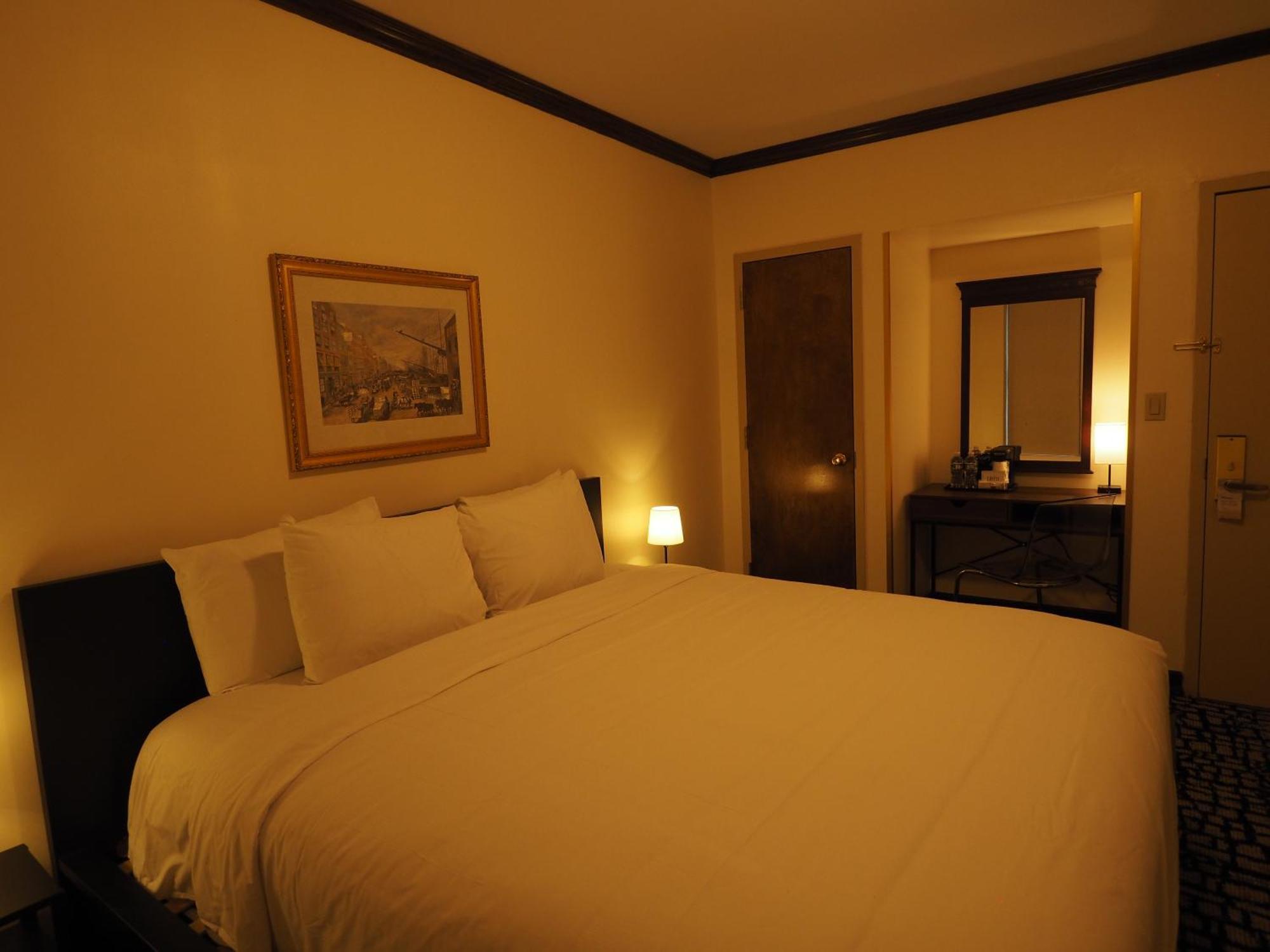 Hotel Night Broadway New York