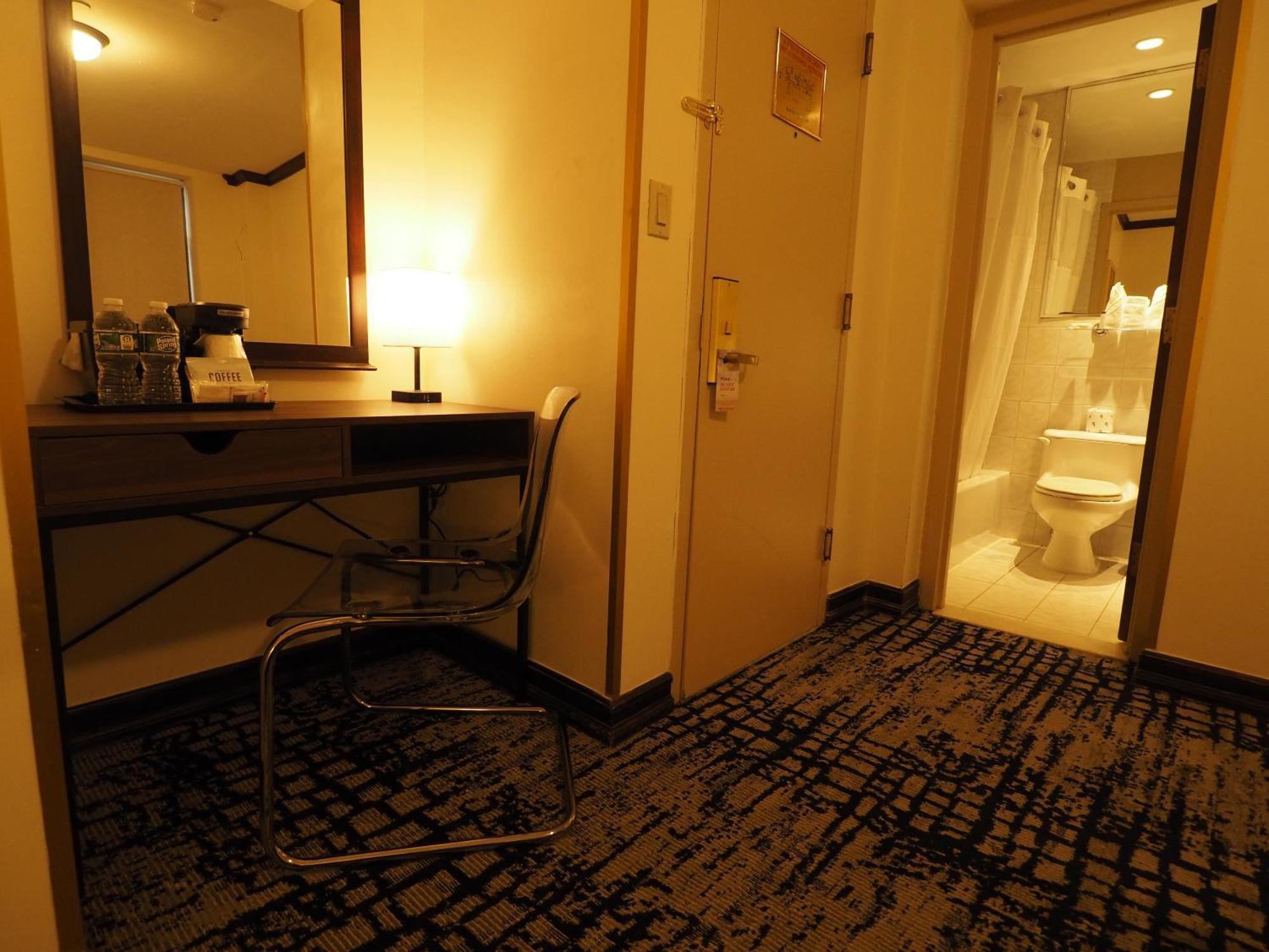 Hotel Night Broadway