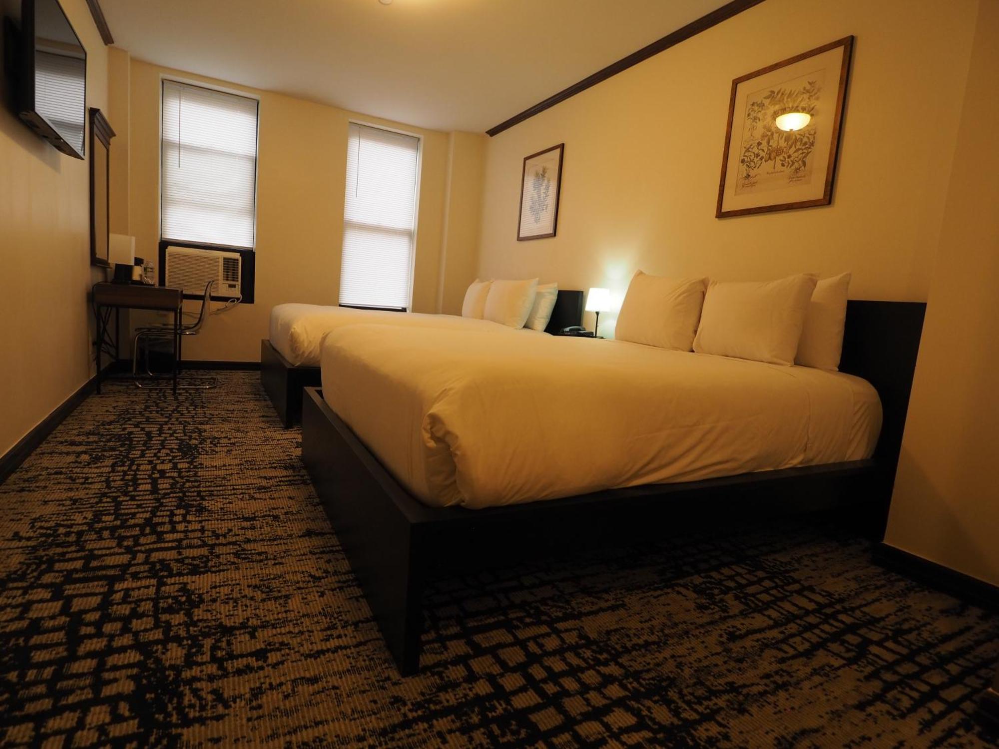 Hotel Night Broadway