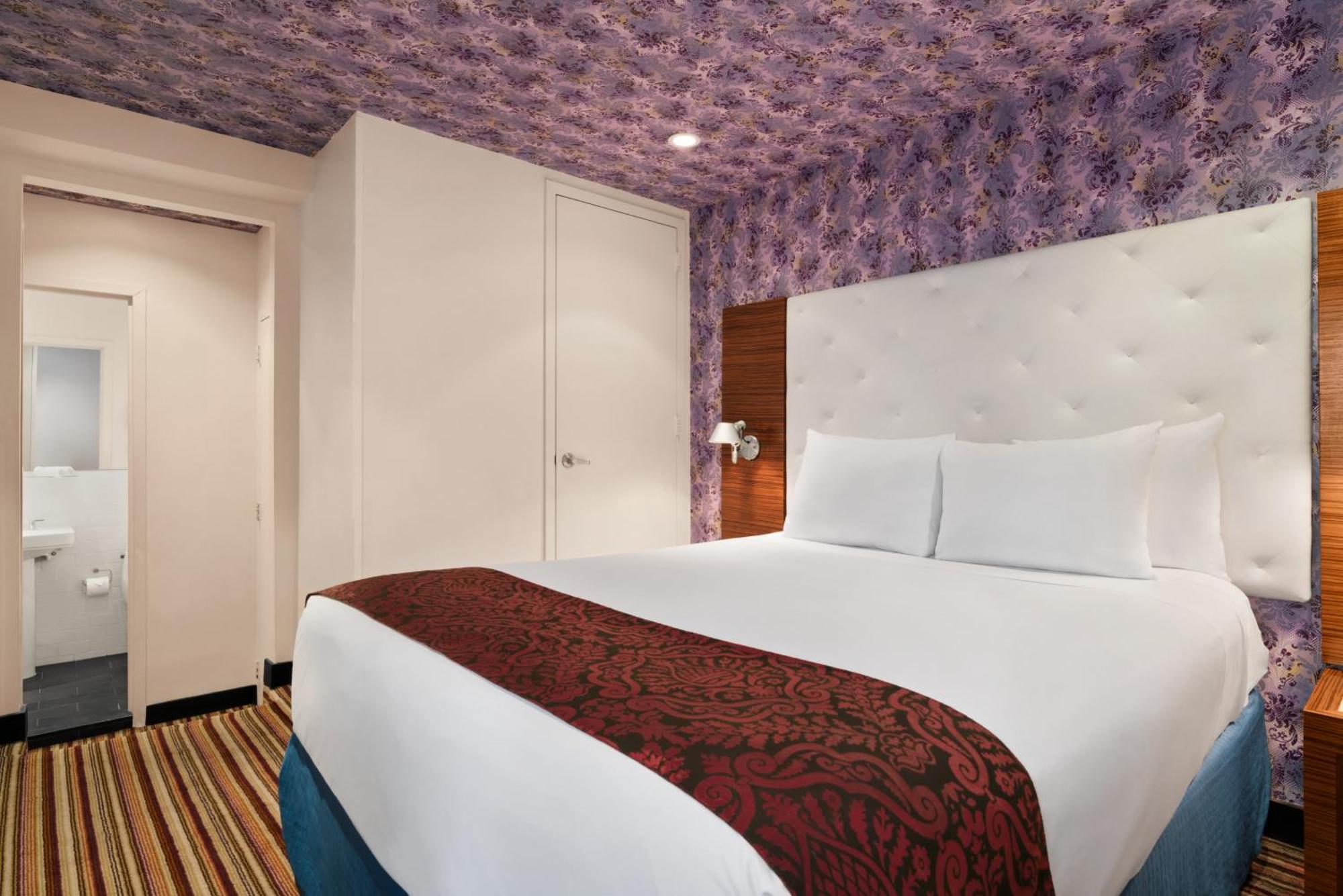 Hotel Night Broadway New York