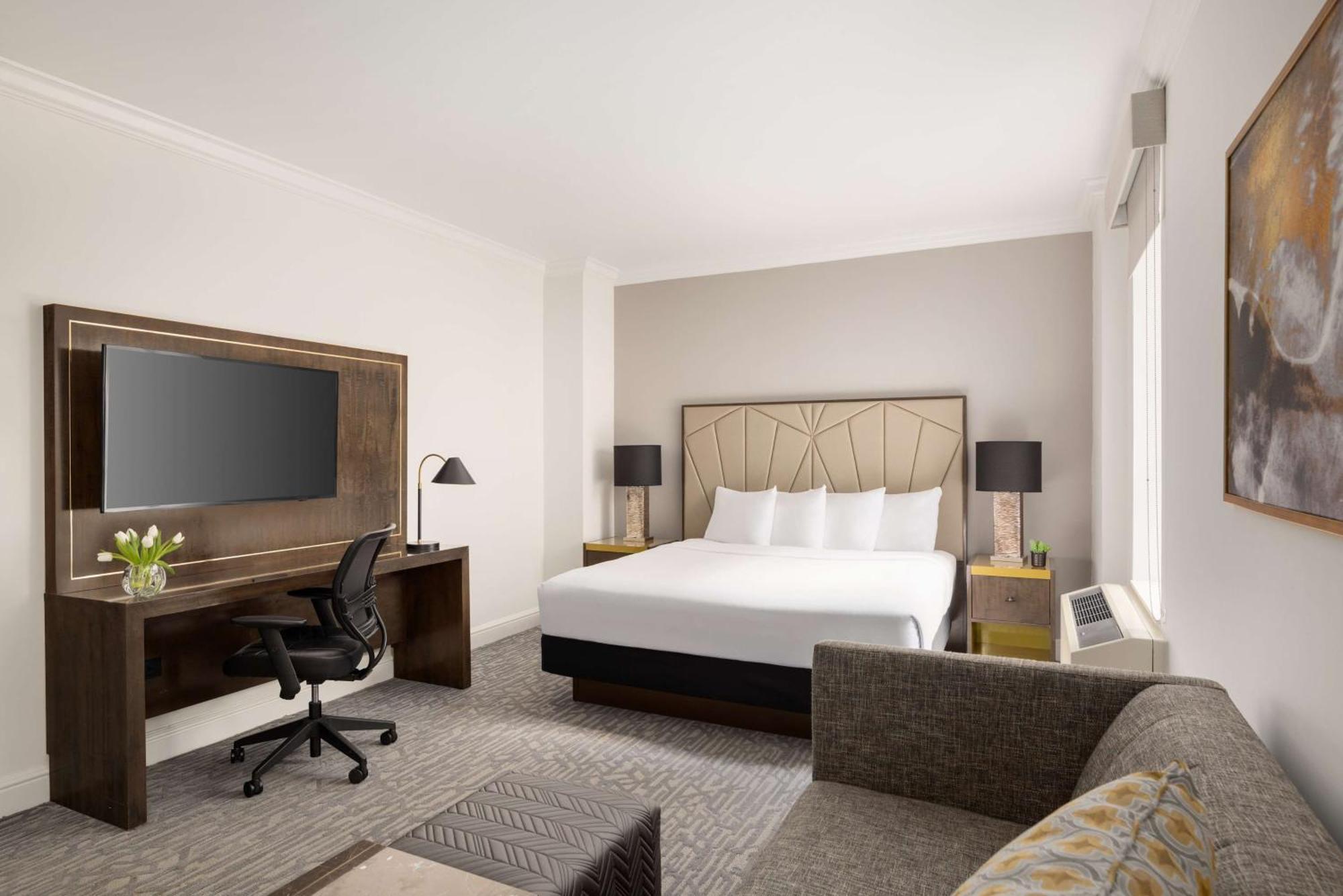 Martinique On Broadway, Curio Collection By Hilton Hotel 4*